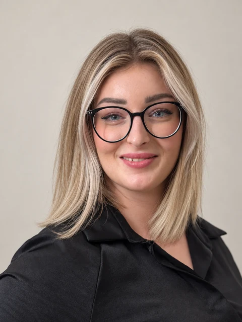 Sanja, Stylistin