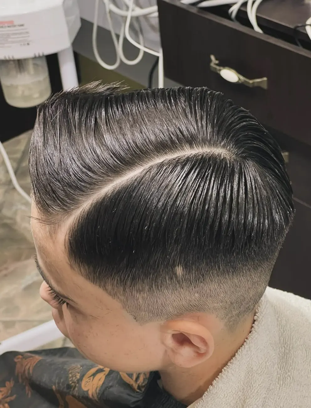 Klassischer Seitenscheitel mit Fade